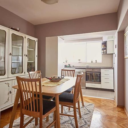 סקופיה Spacious Modern Apartment In Peaceful Neighborhood מראה חיצוני תמונה
