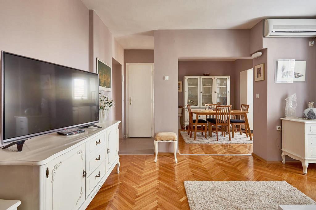 סקופיה Spacious Modern Apartment In Peaceful Neighborhood מראה חיצוני תמונה