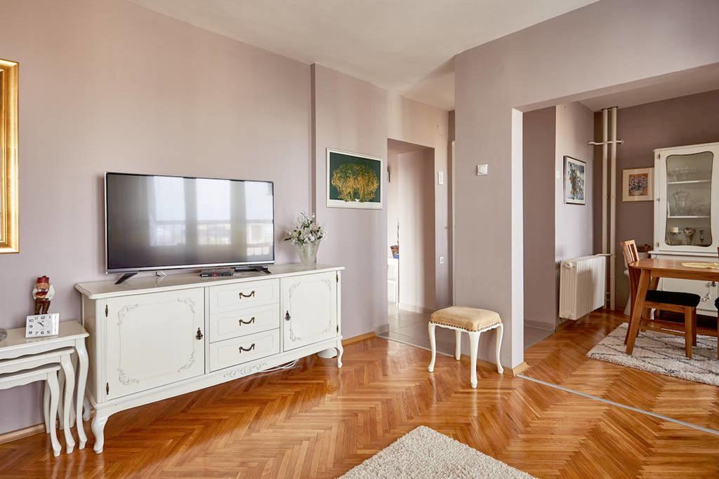 סקופיה Spacious Modern Apartment In Peaceful Neighborhood מראה חיצוני תמונה