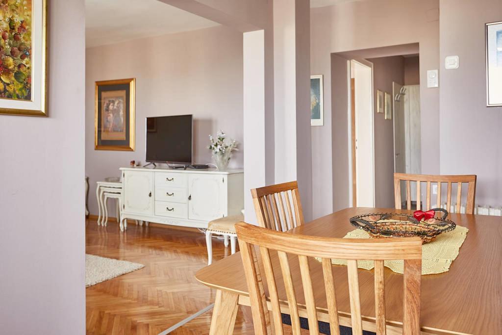 סקופיה Spacious Modern Apartment In Peaceful Neighborhood מראה חיצוני תמונה